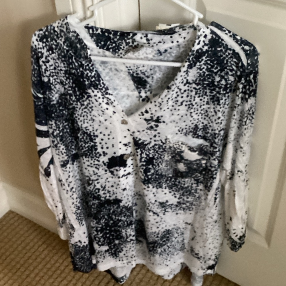 Women's Black and White Patterned Top